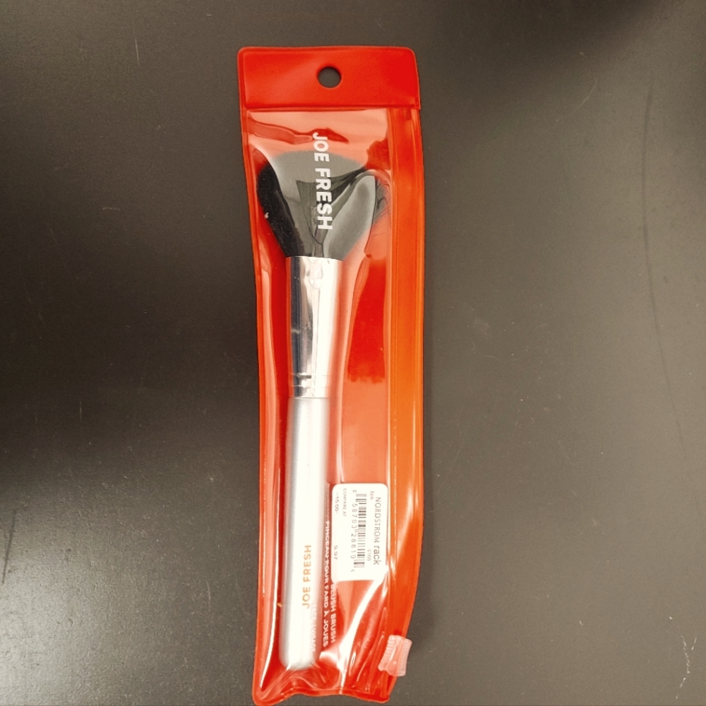 Joe Fresh Blush Brush. New